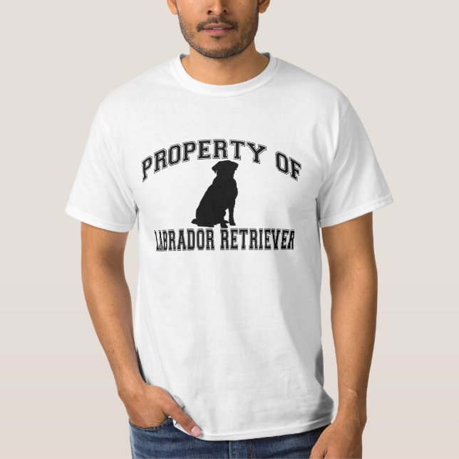Camiseta Propriedade de palavras labrador recuperáveis com  (Frente)