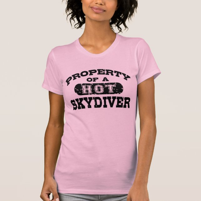 Camiseta Propriedade de um Skydiver Quente (Frente)