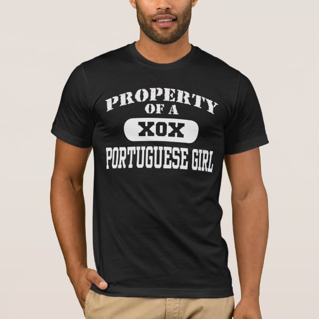 Camiseta Propriedade de uma Garota Portuguesa (Frente)