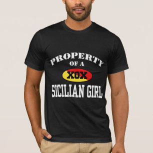 Camiseta Propriedade de uma menina siciliano