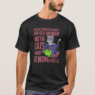 Camiseta Proprietário Do Gato Fazendo Costura De Gatinhos