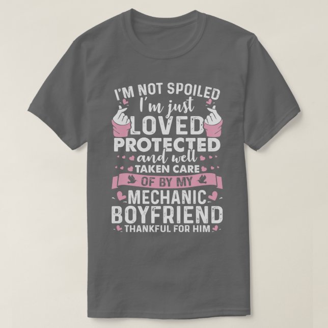 Camiseta Protegidos E Bem Cuidados Por Boyfrien Mecânico (Frente do Design)
