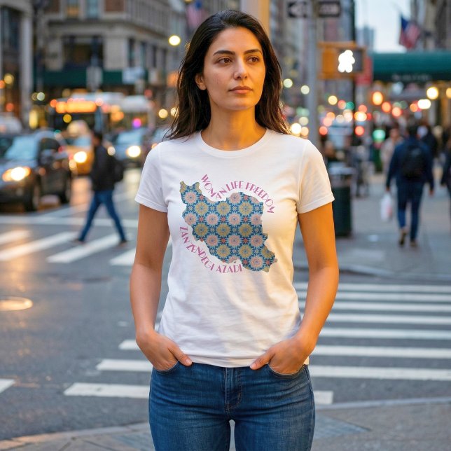 Camiseta Protesto Mulher Vida Liberdade | Flores Rosa (Woman Life Freedom Protest | Flowers Pink T-Shirt)
