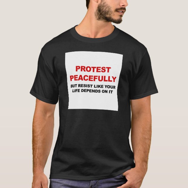 Camiseta Protesto pacificamente, mas resiste (Frente)