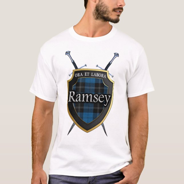 Camiseta Protetor & espadas da xadrez de Tartan de Ramsey (Frente)