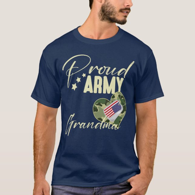 Camiseta Proud Army Grandma Camoue Dogag USA American Flag  (Frente)