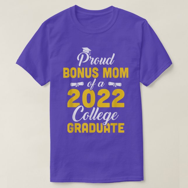 Camiseta Proud Bonus Mom Of A Class Of 2022 College Graduat (Frente do Design)