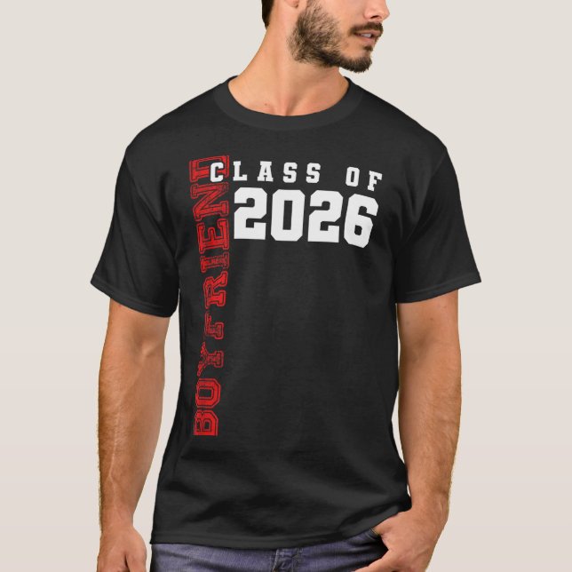Camiseta Proud Boyfriend Of Cl Of 2026 Graduate  (Frente)