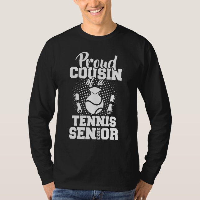 Camiseta Proud Cousin Of A Tennis Senior 2023 Graduation Da (Frente)