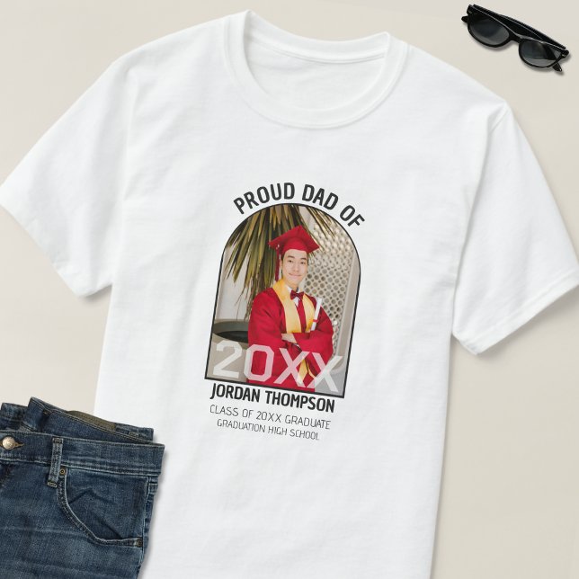 Camiseta Proud Dad Black & White Arch Photo 2026 Graduation (Criador carregado)