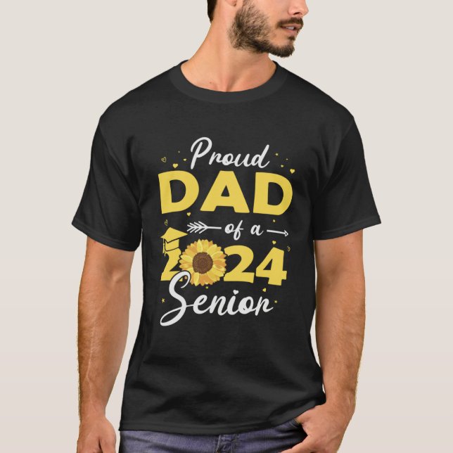 Camiseta Proud Dad of a 2024 Senior  Graduation Sunflower (Frente)