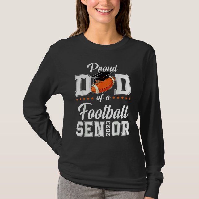 Camiseta Proud Dad Of A Football Senior 2023 Tee Funny Grad (Frente)