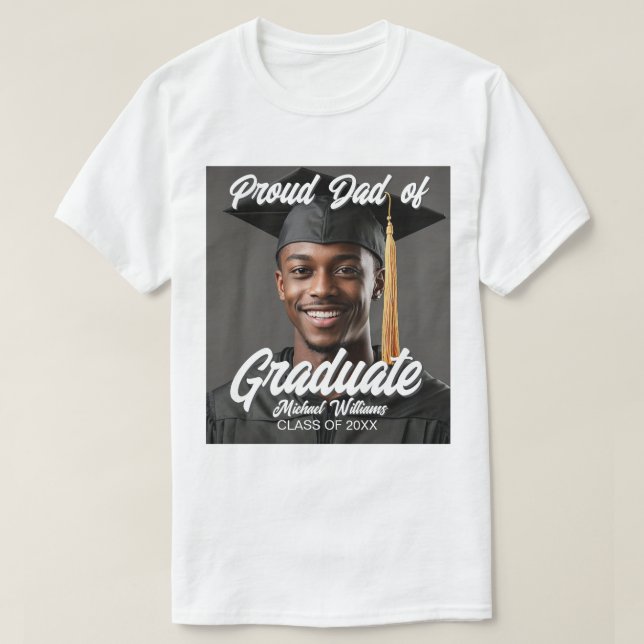 Camiseta Proud Dad of Graduate Photo Name Year Graduation (Frente do Design)