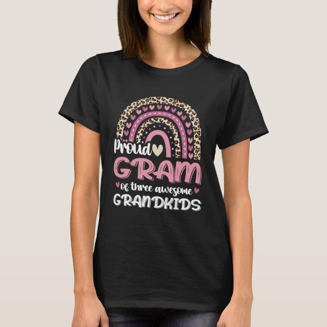 Camiseta Proud Gram Of Three Grandkids Leopard Rainbow Gran (Frente)