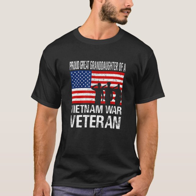 Camiseta Proud Great Granddaughter of a Vietnam War Veteran (Frente)