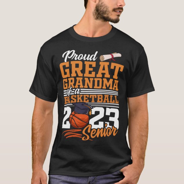 Camiseta Proud Great Grandma Of A 2023 Senior 2023 Grad Bas (Frente)