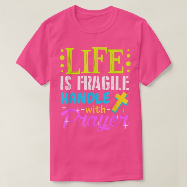 Camiseta Proud Life Is Fragile Handle with Prayer  Jesus Gi (Frente do Design)