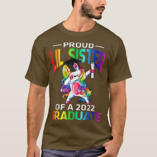 Camiseta Proud Lil Sister Of A 2022 Graduate Unicorn Dabbin
