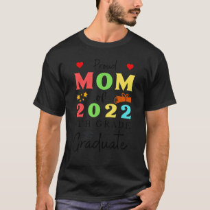 Camiseta Proud Mom Of A Class Of 2022 6th Grade Graduate