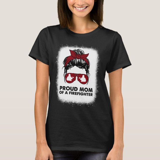 Camiseta Proud Mom of a Firefighter Bleached Messy Bun Us F (Frente)