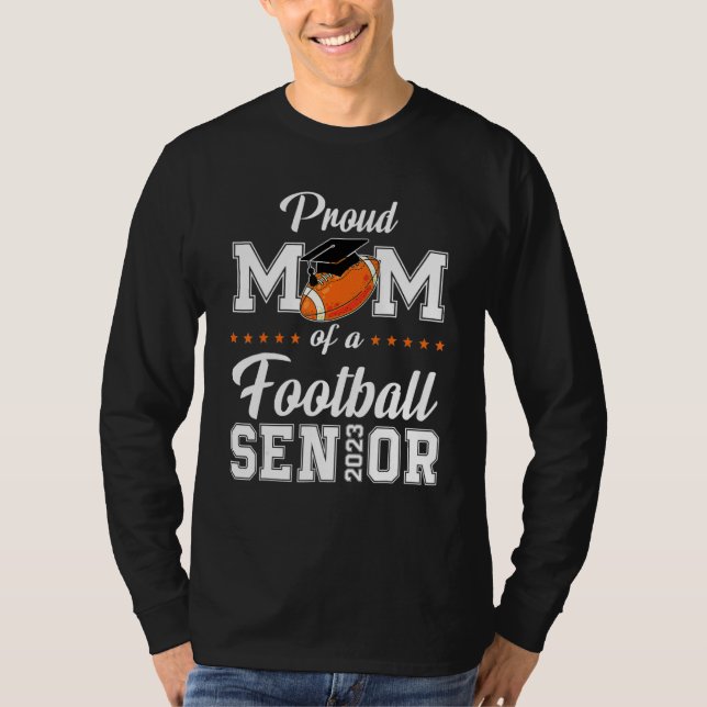 Camiseta Proud Mom Of A Football Senior 2023 Tee Funny Grad (Frente)