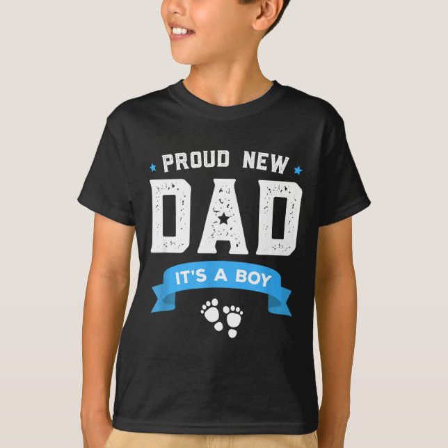 Camiseta Proud New Dad Shirt Cute Its A Boy Gift Baby Fathe (Frente)