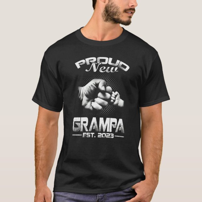 Camiseta Proud New Grampa Est 2023 Father's Day   (Frente)
