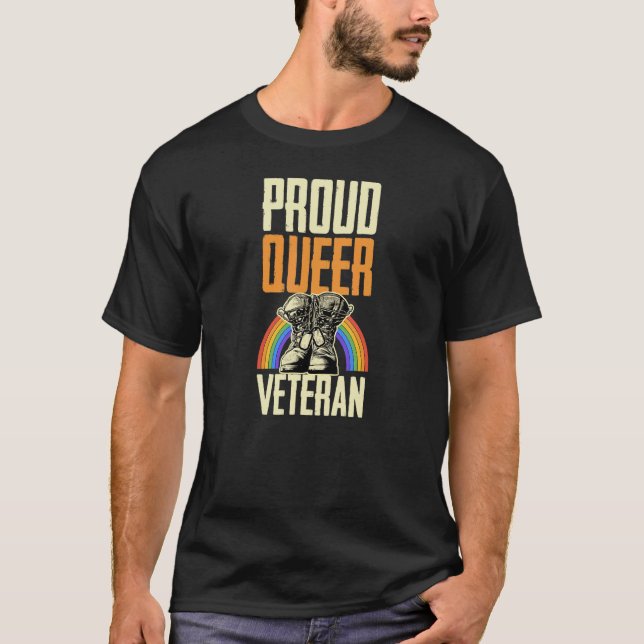 Camiseta Proud Queer Veteran Orgulho gay Rainbow Queer Sold (Frente)