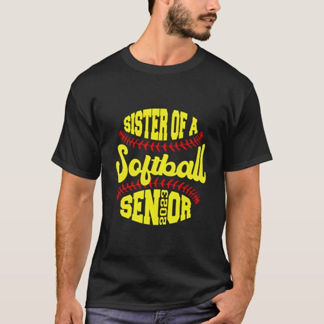 Camiseta Proud Sister Of A Softball Senior 2023 Graduate (Frente)