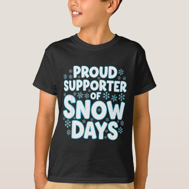 Camiseta Proud Suprter Of Snow Days Funny Teacher Crew  (Frente)