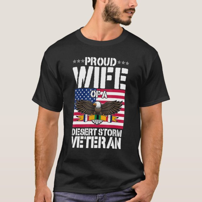 Camiseta Proud Wife Of Desert Storm Veteran Gulf War Vetera (Frente)