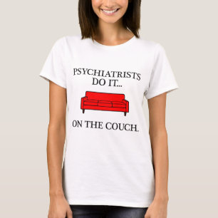 Camiseta Psiquiatras fazem isso... no divã.