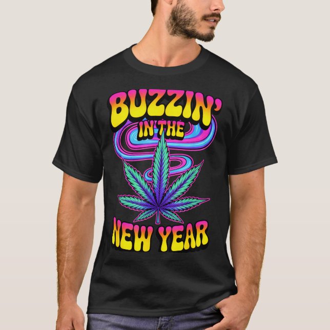 Camiseta Psychedelic Weed Buzzing In New Year 2026 Funny  (Frente)