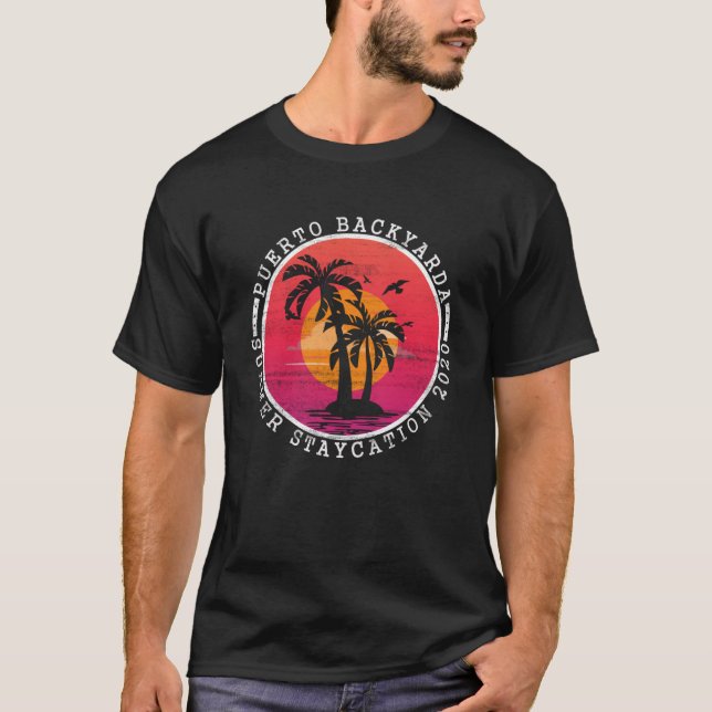 Camiseta Puerto BackYarda Staycation Verão de 2020 Quaranti (Frente)