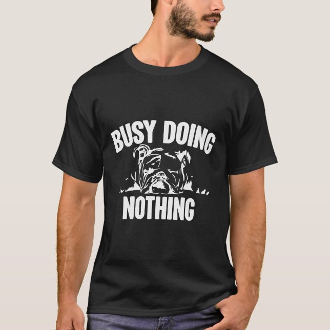 Camiseta pug 43 ocupado fazendo nada (Frente)