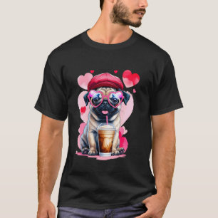 Camiseta Pug Adorável com Óculos de Coração e Café Gelado