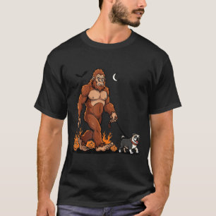 Camiseta Pug andando Bigfoot Halloween Cachorro Sasquatch E