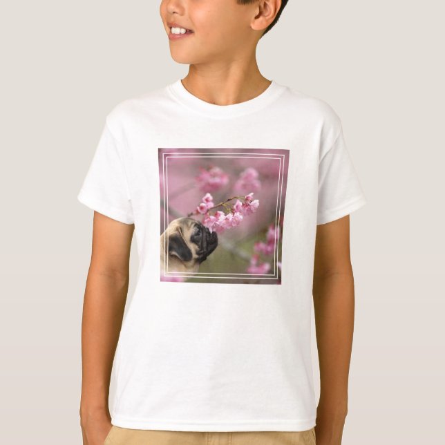 Camiseta Pug Cheirando a arbustos (Frente)
