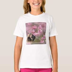 Camiseta Pug Cheirando a arbustos