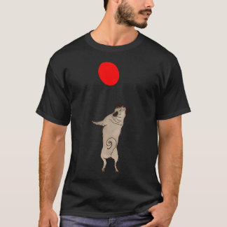 Camiseta Pug creme saltando para pegar um Balão Vermelho, p