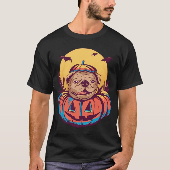 Camiseta Pug de Halloween em uma abóbora (Frente)