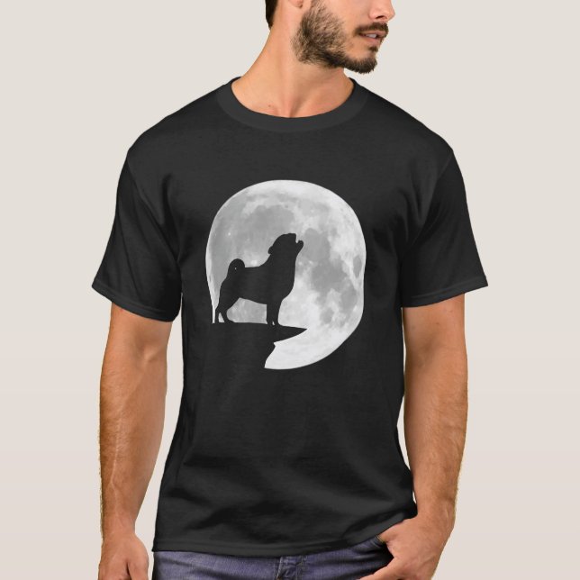 Camiseta Pug Divertido Uivando Lua Cheia Halloween  (Frente)
