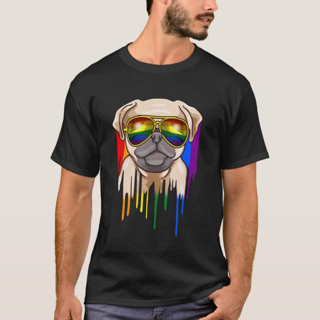 Camiseta Pug Fofo Usando Óculos de Sol Arco-íris (Frente)