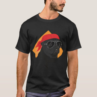 Camiseta Pug Preto Ousado com Bandana e Óculos de Sol