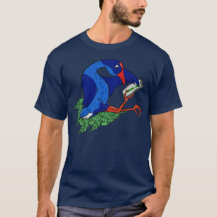 Camiseta Pukeko usando telefone celular