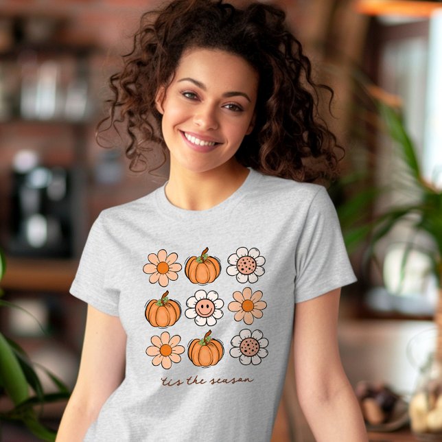 Camiseta Pumpkin Bonito Nome Retroativo Flores Felizes (Cute Pumpkin Fall Retro Name Happy Face Flowers T-Shirt)