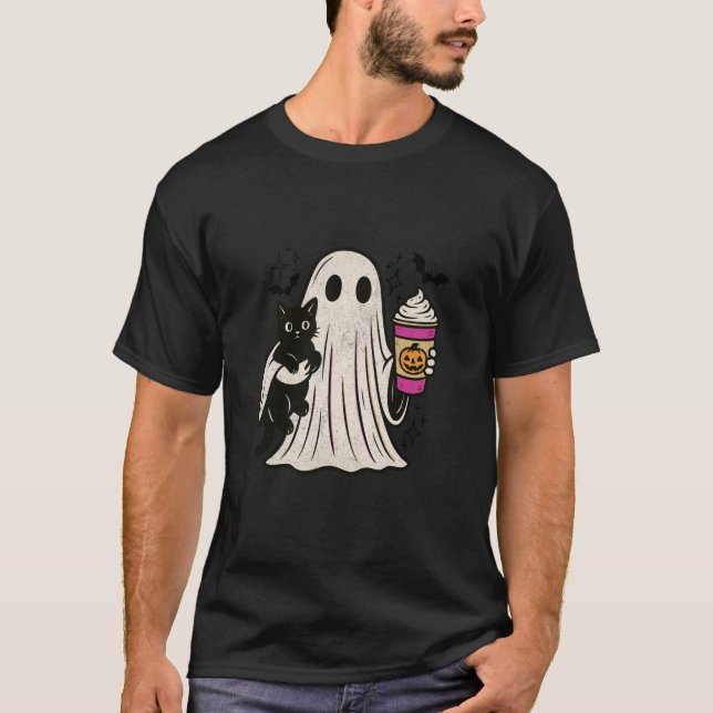 Camiseta Pumpkin Spice Latte Ghost Holding Black Cat Hallow (Frente)