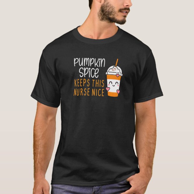 Camiseta Pumpkin Spice Mantém Esta Enfermeira Bonita Coff D (Frente)