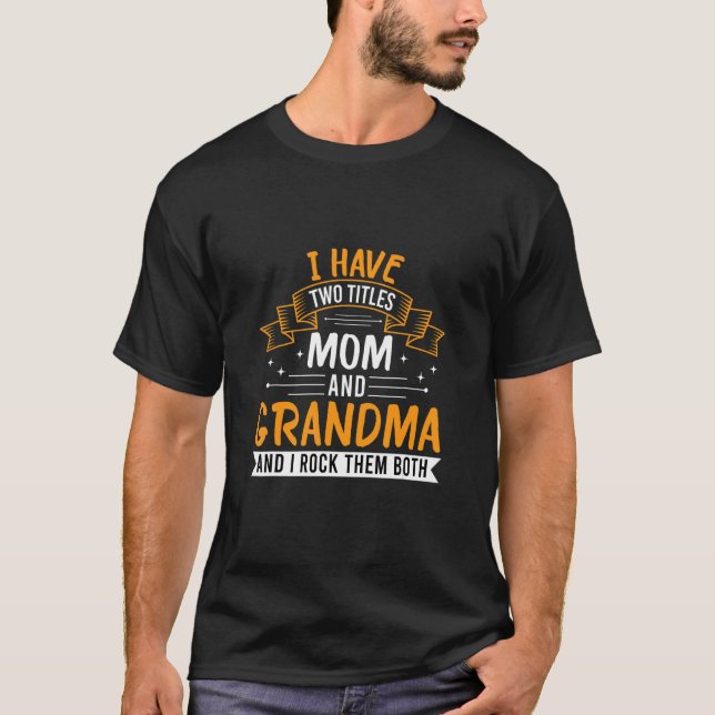 Camiseta Pun Dois Títulos Mamãe E Avó E Eu Arotarei Os Dois (Frente)