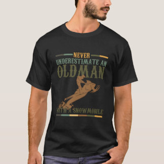 Camiseta Pun Never Underestimate An Old With A Snowmobile